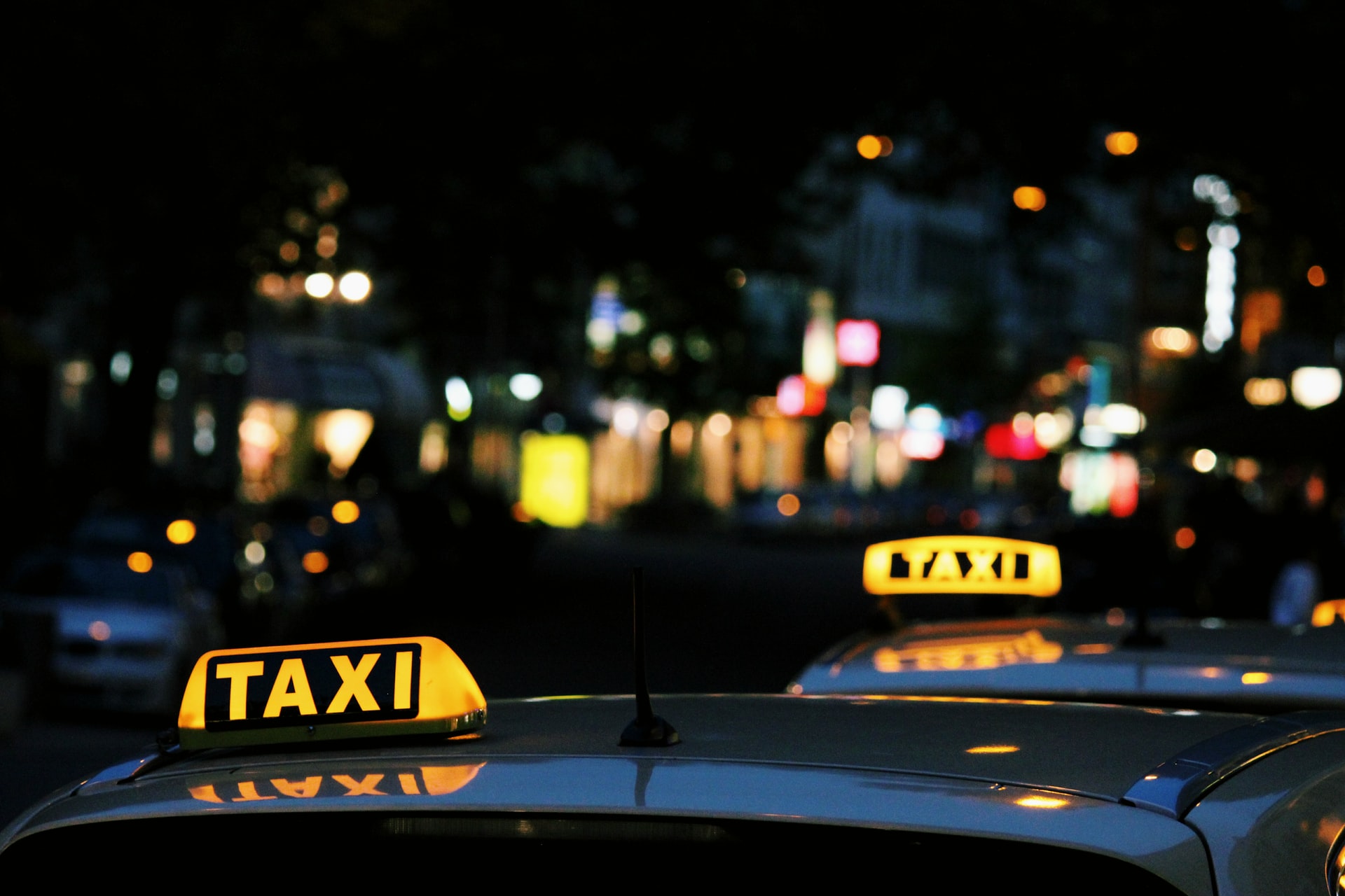 3 dingen waar u moet op letten met het regelen van een taxi